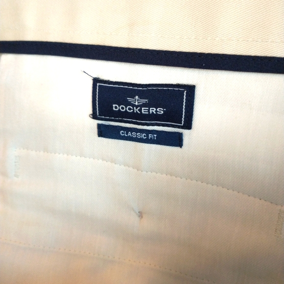 Men's Classic Fit Dockers - Picture 6 of 7